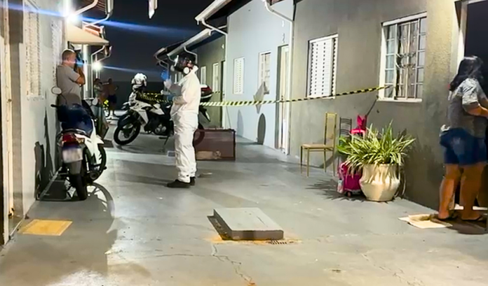 Mãe e filha são achadas sem vida dentro de casa