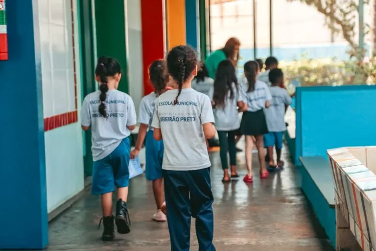 Volta às aulas na rede municipal acontece nesta quinta-feira com novidades para 2026; Saiba quais