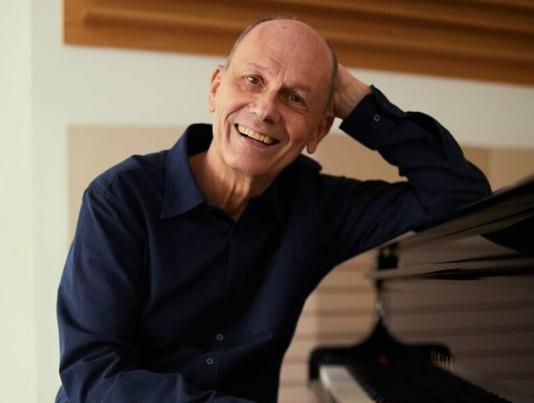 Gravação rara de Djavan é revelada em novo disco de José Miguel Wisnik