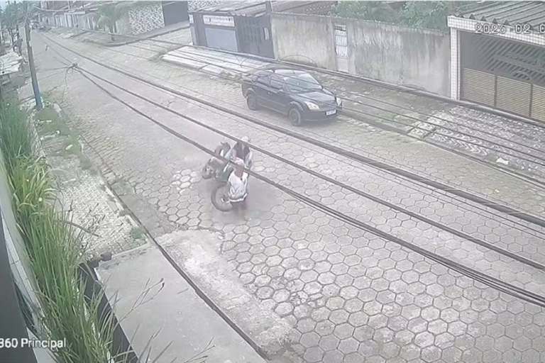Idosa morre após ser atropelada por motociclista em São Vicente