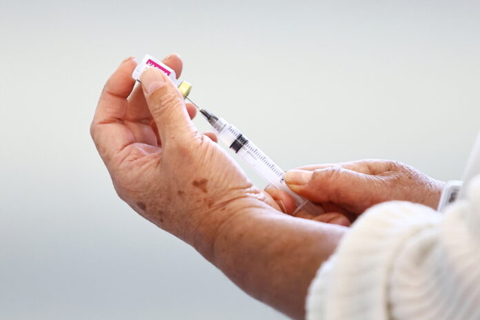 São José inicia aplicação de vacina contra a dengue em profissionais de saúde