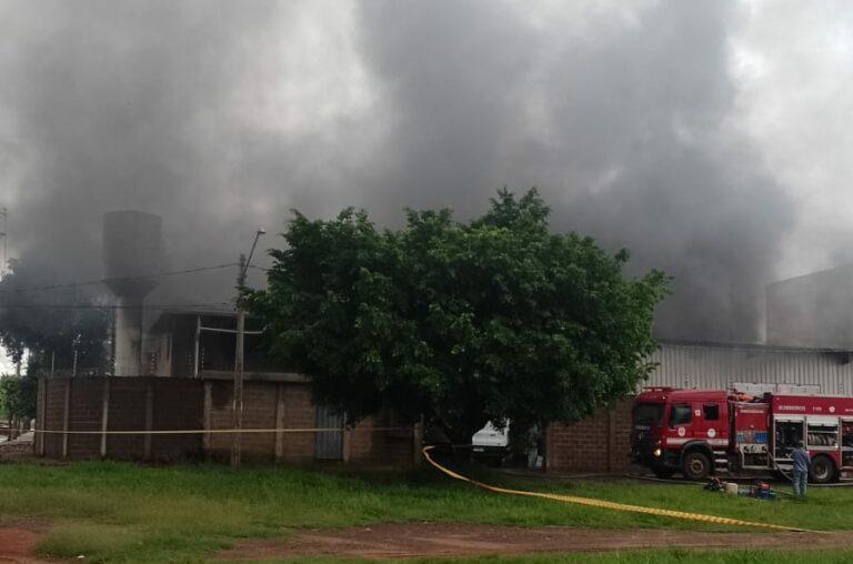 Incêndio atinge almoxarifado da Secretaria de Saúde de Rio Preto