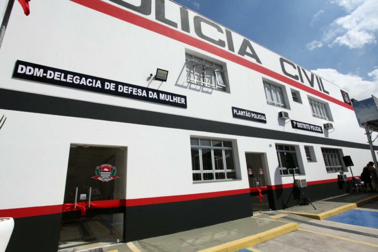 Casal é encontrado morto dentro de quarto de motel em cidade do litoral