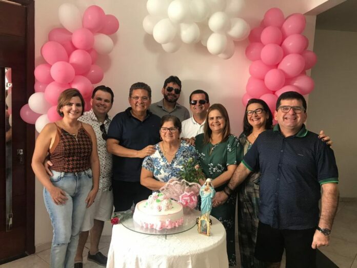 A cerimônia ocorre na Funerária A Viagem, no bairro São José, e segue até o meio-dia. Após o encerramento, o será sepultado em Pocinhos