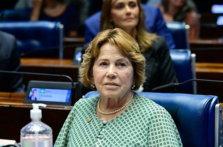 Ex-senadora paraibana recebe homenagem por atuação no Legislativo