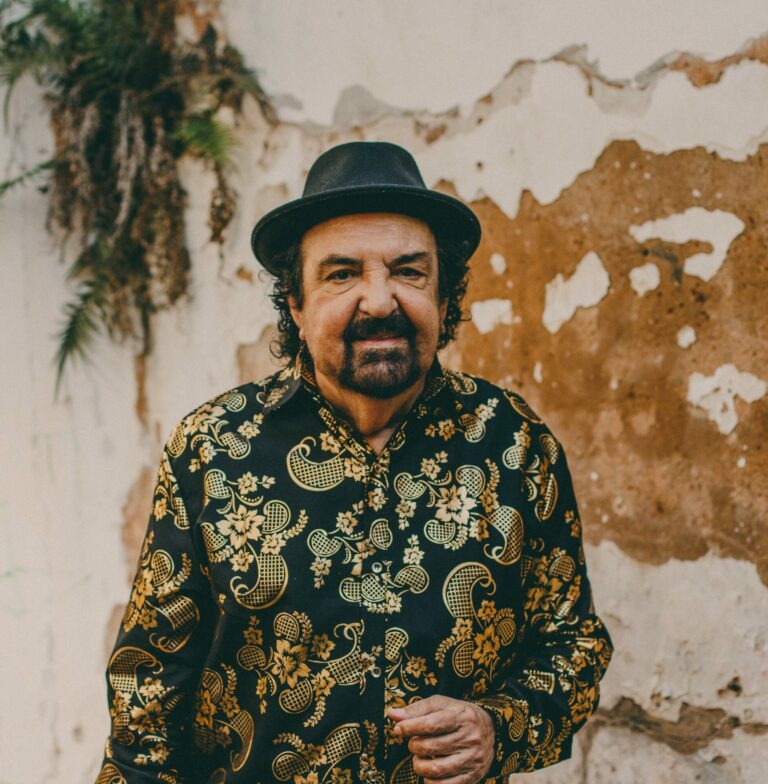 Paulinho Boca de Cantor celebra a alegria popular em relançamento