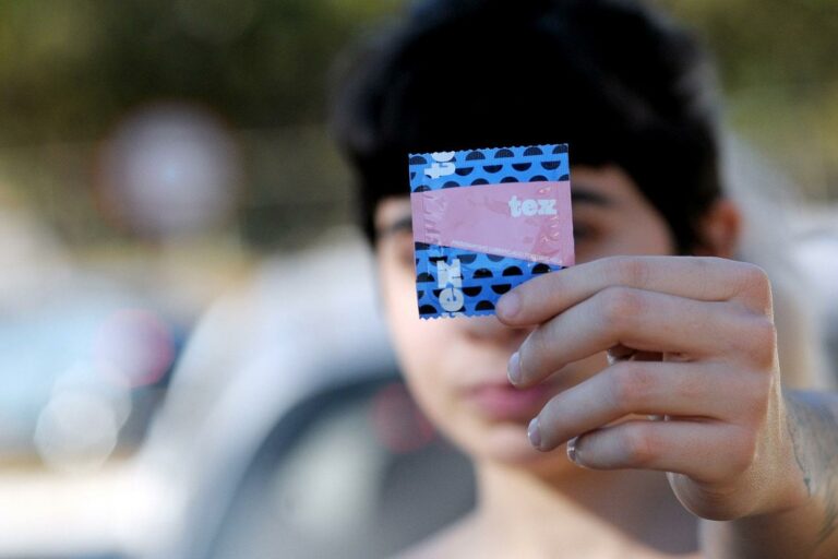 Saúde amplia prevenção contra ISTs e oferece novos modelos de preservativos