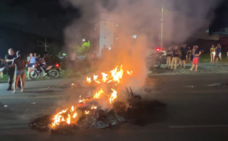 Protesto fecha Ladeira do Cuiá e cobra medidas contra acidentes em João Pessoa