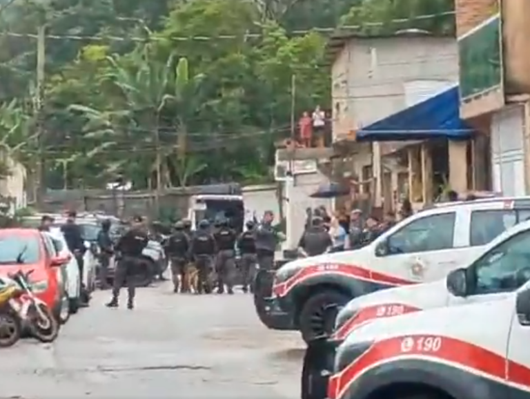 Mulher é feita de refém pelo marido na Vila Júlia, em Guarujá; homem foi preso