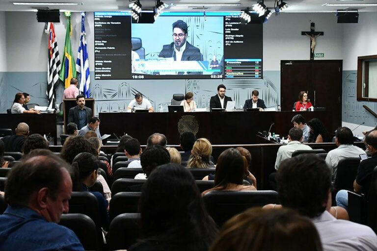 Câmara de Araçatuba aprova projeto que torna pública a lista de devedores do município