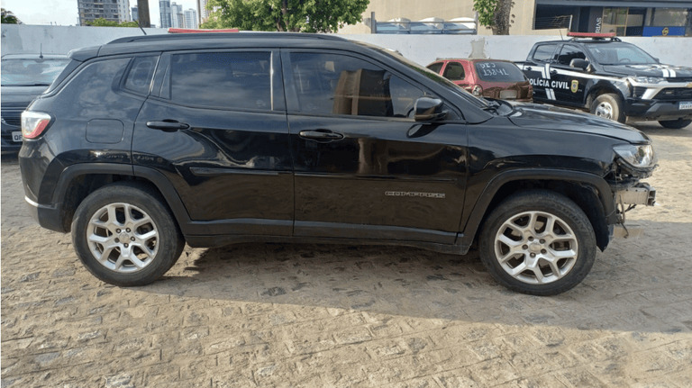 PRF prende homem com veículo roubado e adulterado em Campina Grande