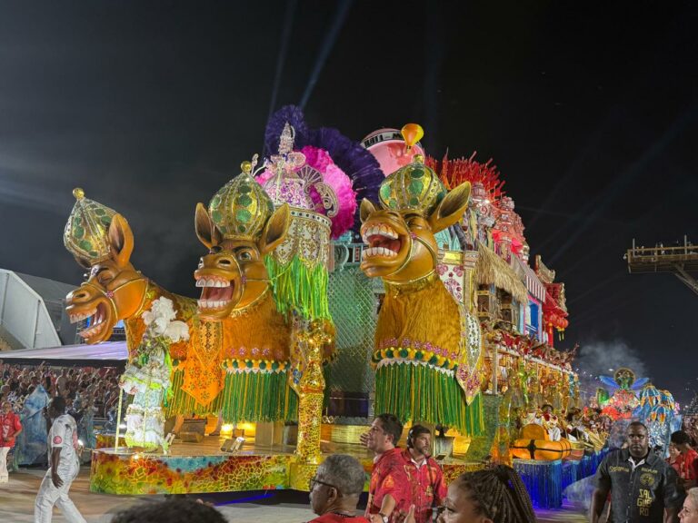 Vila Isabel e Salgueiro brilham na terceira noite do Grupo Especial do Carnaval carioca