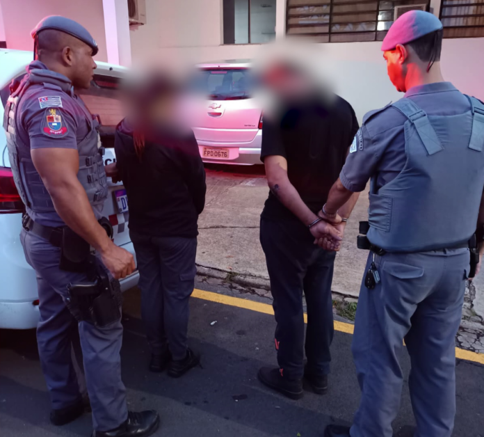 Faxineira passa informações e companheiro invade casa da patroa para roubar Faxineira passa informações e companheiro invade casa da patroa para roubar