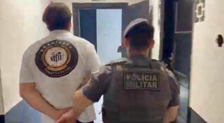 Três foragidos da Justiça são presos na Vila Belmiro com a ajuda do programa Muralha Paulista; VÍDEO