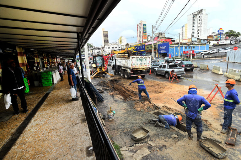 Acesso ao Mercado Municipal é alterado em função de obras de drenagem