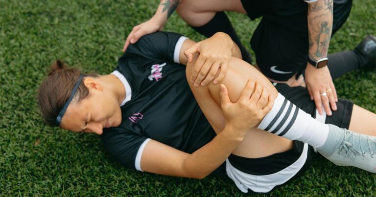 Não existem estudos que comprovem que os gramados sintéticos causem mais lesões que o natural; Professor de Ribeirão comenta