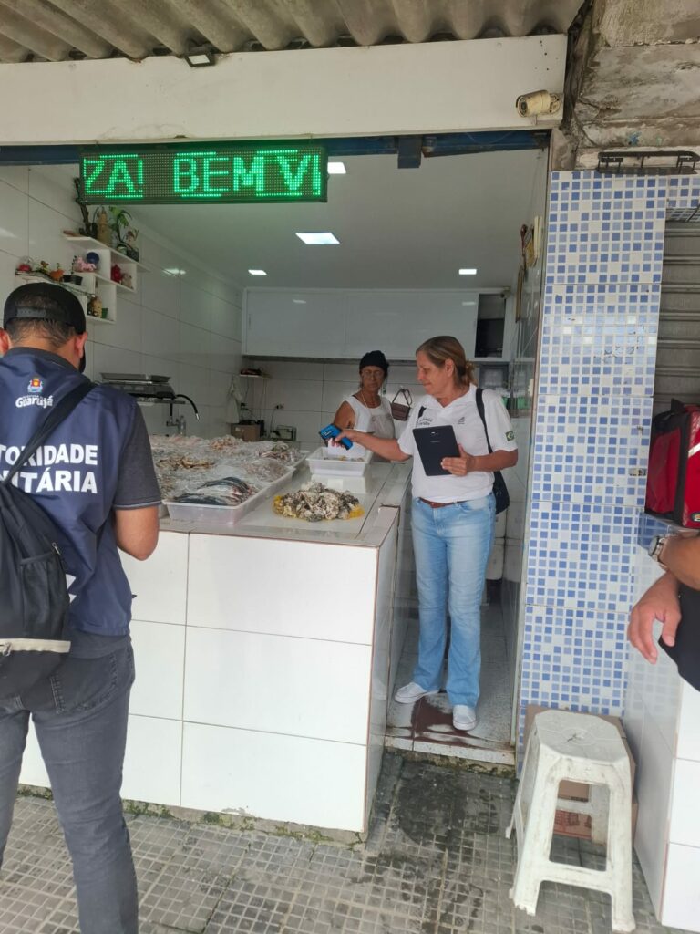 Operação Quaresma vistoria peixarias e emite 31 notificações sanitárias no Guarujá