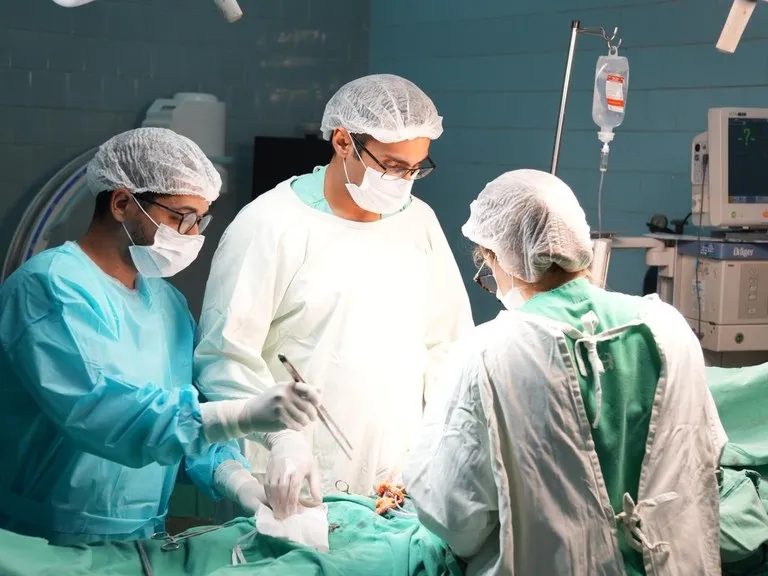 Hospital Edson Ramalho realiza procedimento inédito no SUS da PB e amplia chances de cura contra câncer