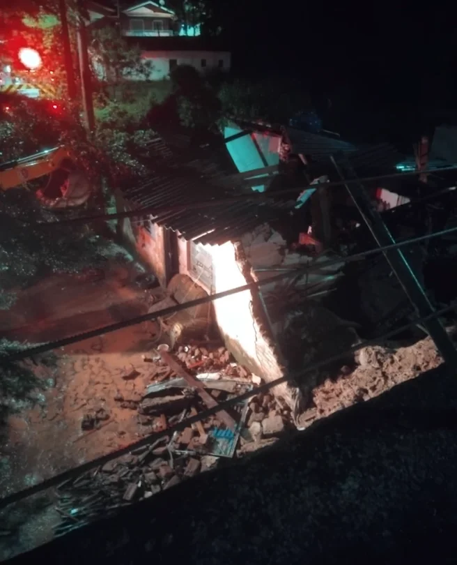 Temporal causa deslizamento e duas pessoas são soterradas em Serra Negra