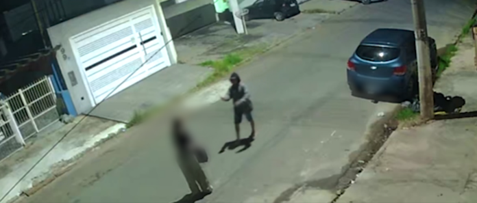 Insegurança nos arredores de faculdade: estudante é rendida e tem celular novo roubado