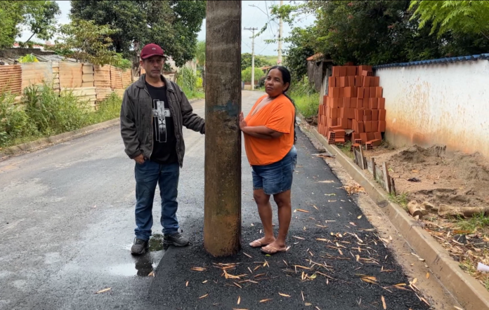 Poste no meio da rua gera medo de acidentes no Campo Grande