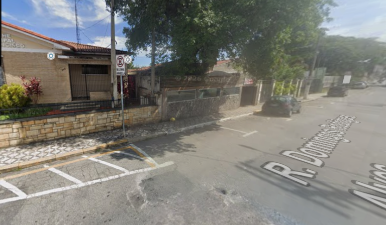 Dois trabalhadores são soterrados após queda de muro em obra ao lado de creche em Guaratinguetá