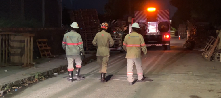 Incêndio atinge fábrica no Distrito Industrial às margens da BR-101, em João Pessoa