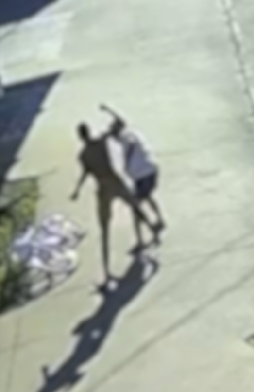 Vítima reage e troca socos com bandido após ser rendida