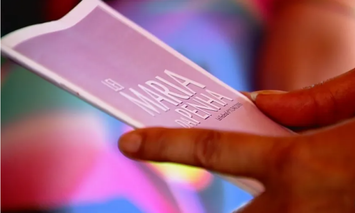 O PL 116/2020, de autoria da senadora Leila Barros, recebeu votação unânime na Comissão de Constituição e Justiça, atualizando a legislação para combater abusos em ambientes virtuais.