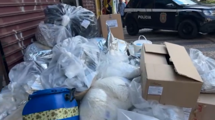 Fábrica clandestina de remédios é interditada no Cambuí; 3 toneladas apreendidas