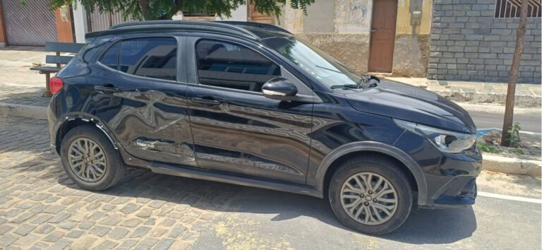 PRF-PB recupera carro furtado e apreende mercadorias sem nota fiscal