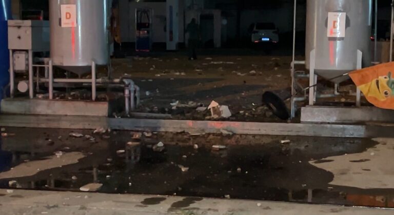 Bandidos explodem cofre em posto de combustíveis em João Pessoa