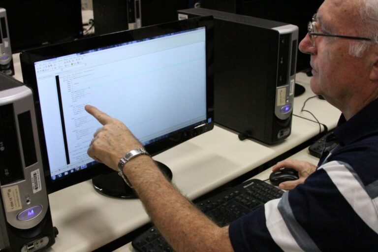 Pesquisa mostra que mais de 80% dos idosos sofreram tentativas de golpes virtuais em SP