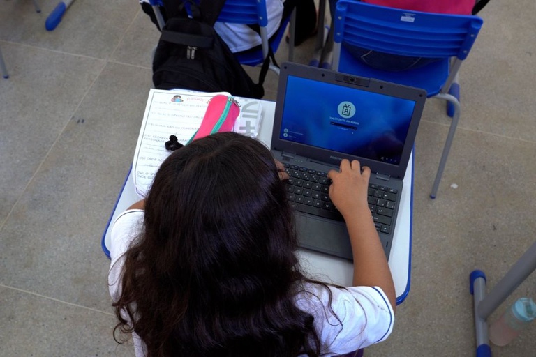 Acesso à internet em escolas públicas da Paraíba chega a 93,9%, aponta Censo