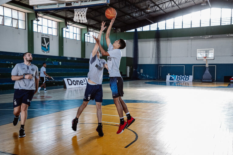 Unifacisa lança projeto social com aulas gratuitas de basquete para estudantes da rede pública