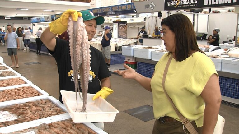Páscoa: Mercado de Peixe, em Santos, registra movimento maior