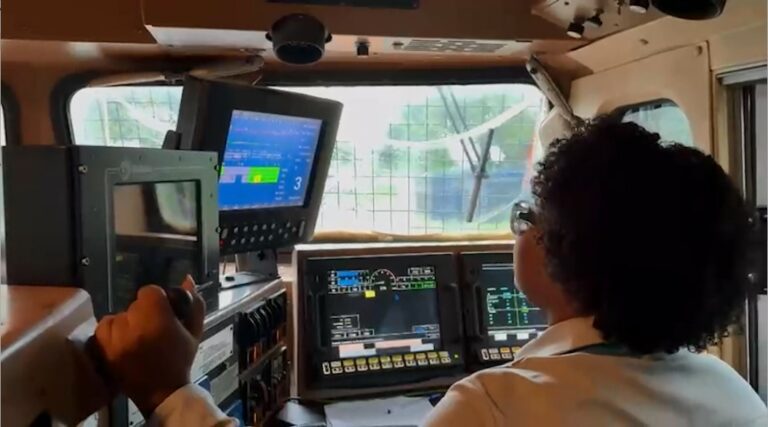 Mulheres maquinistas ganham espaço na Baixada Santista