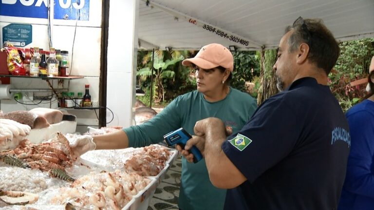 Vigilância Sanitária faz operação em peixarias no Guarujá