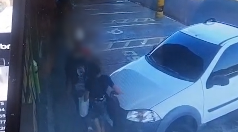 Mulher é esfaqueada sete vezes no meio da rua em Sumaré