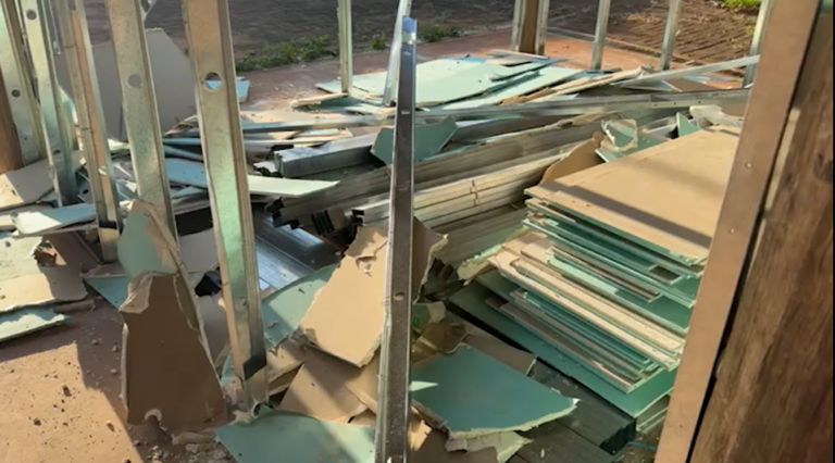 Vândalos invadem parque em Jaguariúna e destroem material de obra