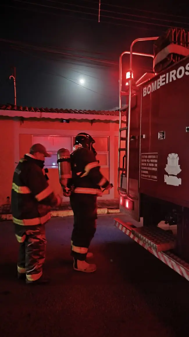 Incêndio atinge poste de energia de restaurante no Centro de Ubatuba