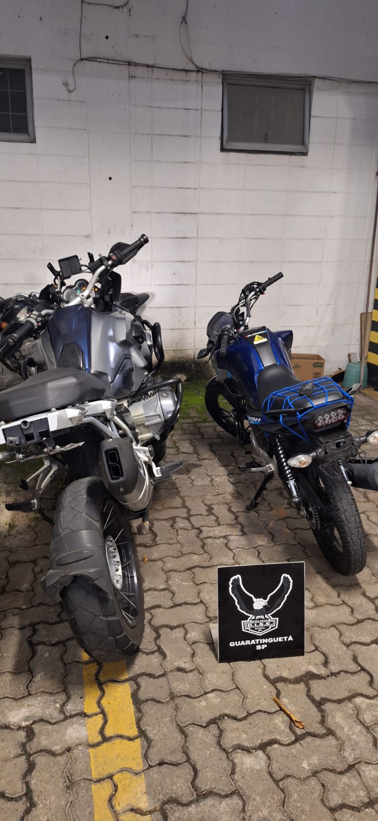 Polícia apreende motos e eletrônicos em operação contra lavagem de dinheiro e rifas ilegais em Guará