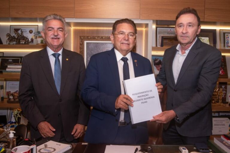 Deusdete Queiroga oficializa inscrição para vaga de conselheiro do TCE-PB