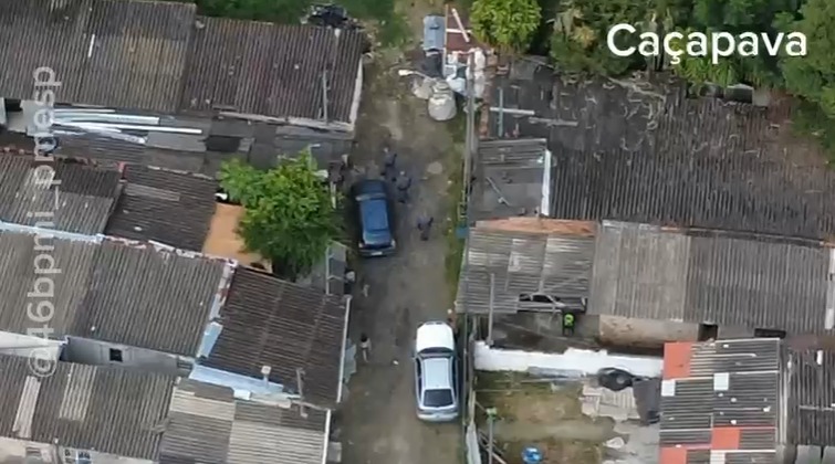 VÍDEO: PM usa drones e apreende adolescente por tráfico de drogas em Caçapava