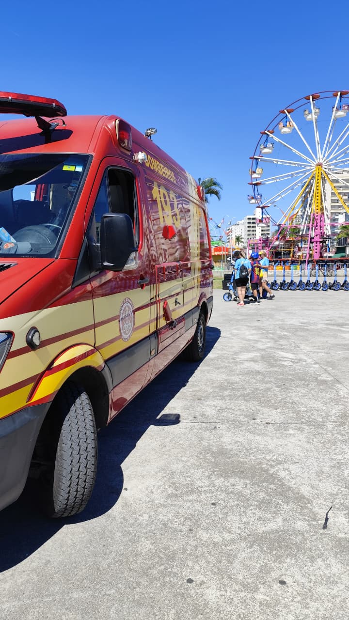 Mulher de 70 anos fica ferida após cair de patinete elétrico em Caraguatatuba