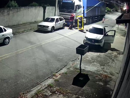 VÍDEO: Polícia divulga imagens de agressões que mataram homem em São José