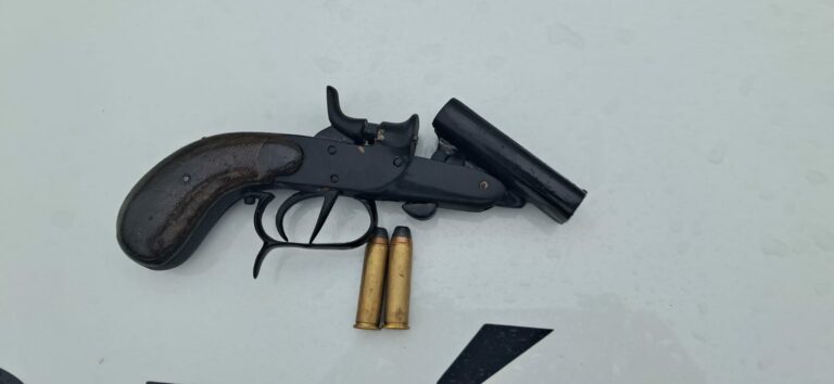 Homem vai cobrar dívida e é baleado e agredido com capacete em Caraguatatuba