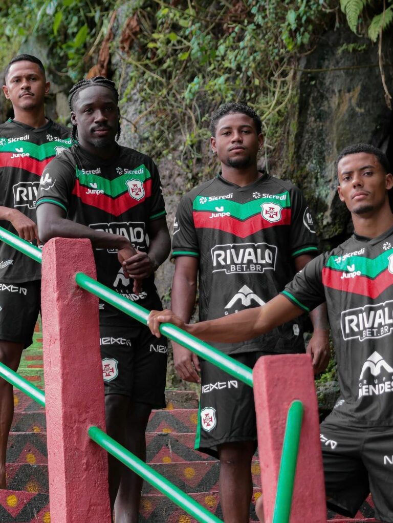 Portuguesa Santista lança terceiro uniforme para 2026