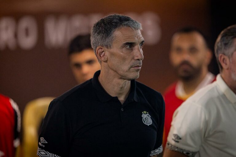 Santos decide por manter Vojvoda no cargo de treinador