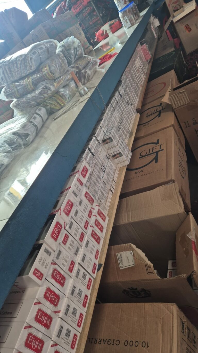 Mais de 7 mil maços de cigarros são apreendidos pela Polícia sem nota fiscal em distribuidora na PG
